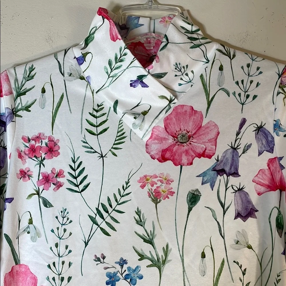 Exclusive Love High Neck Floral Long Sleeve Top. Small. NWT. - Picture 4 of 7